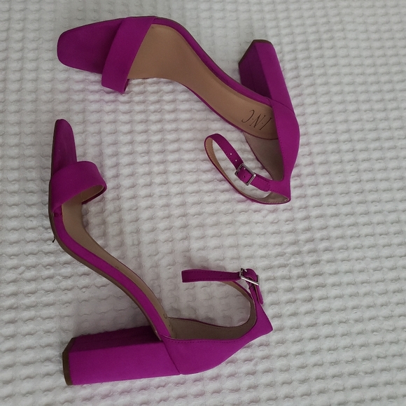 I.N.C. faux suede fuchsia ankle strap chunk heels 9 - Picture 6 of 15